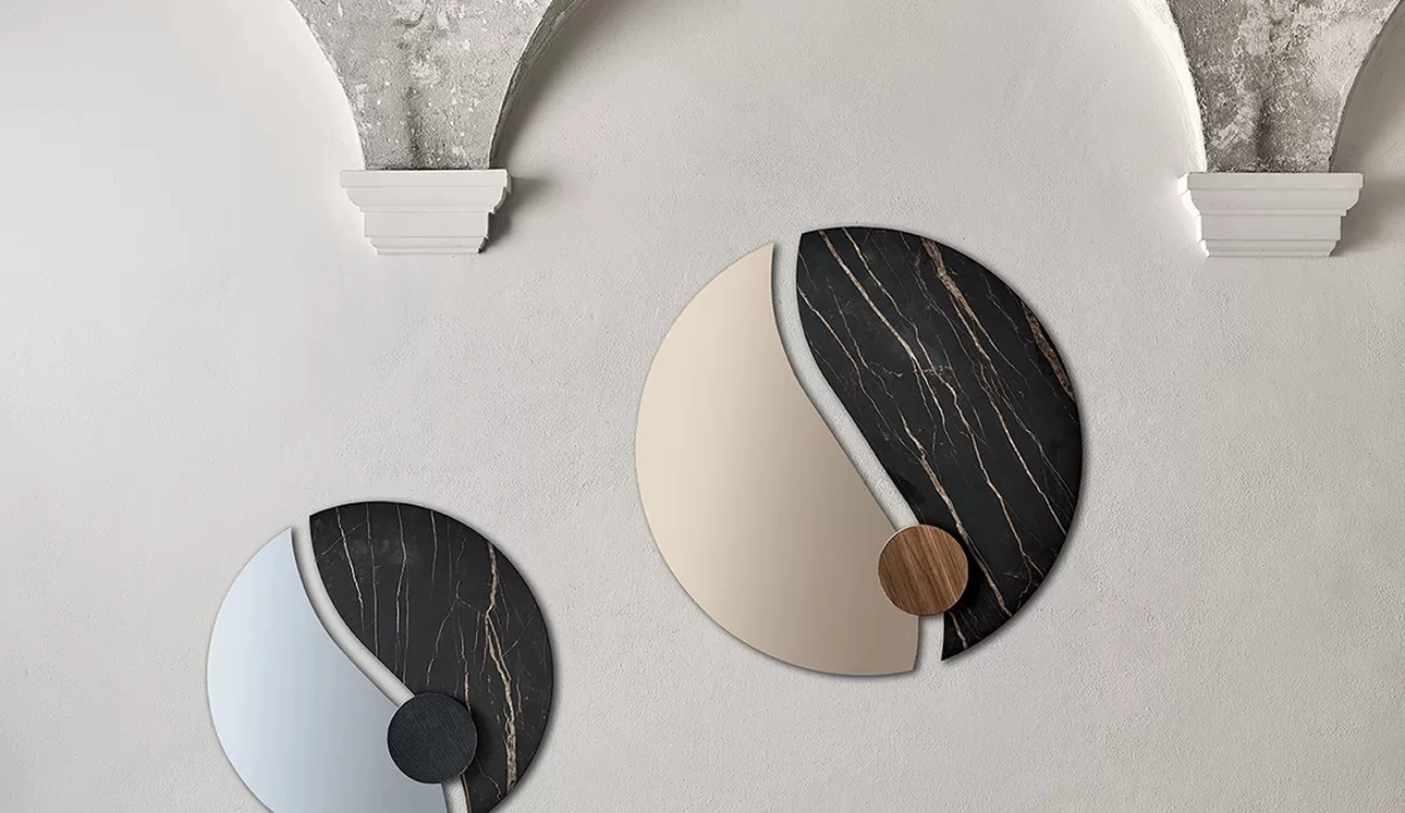 Specchio Luxor con elementi decorativi in SuperMarmo e legno di Bontempi