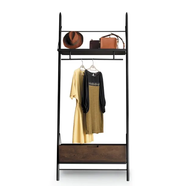 Appendiabiti Easy Closet in metallo e legno di Devina Nais