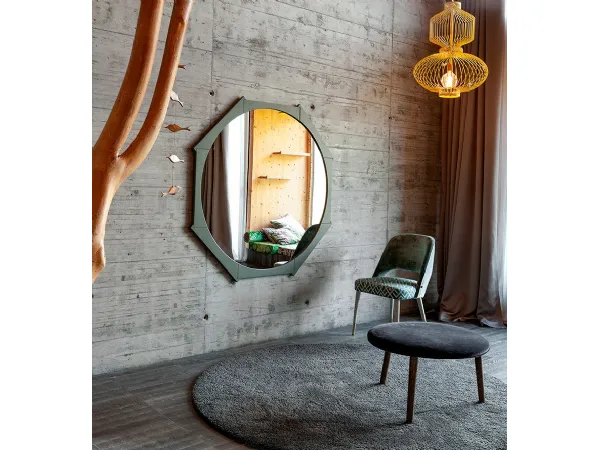 Specchio Colibri con cornice in legno di Rovere di Devina Nais