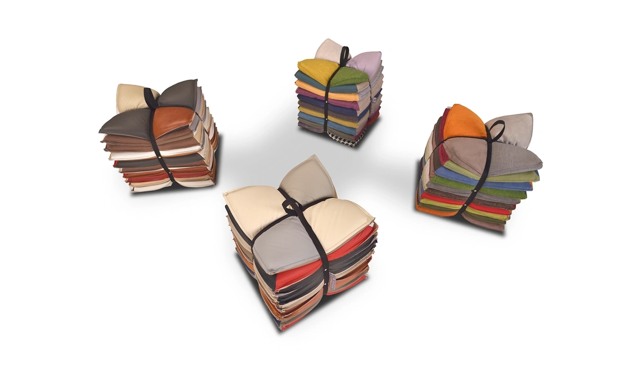 Pouf di design in tessuto U' Strozz di Calia