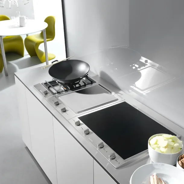 Piano Cottura ProLine con un bruciatore CS1011G di Miele