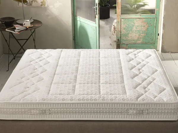 Materasso ricamato a doppia geometria Relais 800 con 800 molle indipendenti più memory di Doimo Armonie del Sonno
