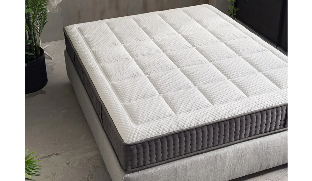 Materasso con fascia in microfibra con 700 molle Bonnel combinate con un profilo di schiuma Sinfonia 700 di Doimo Armonie del Sonno