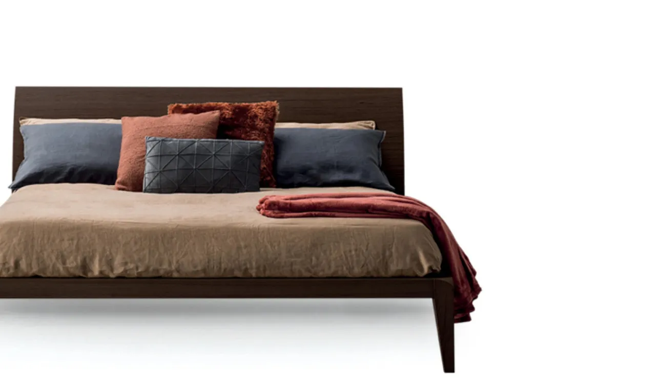 Letto in legno con testiera Shark di Devina Nais