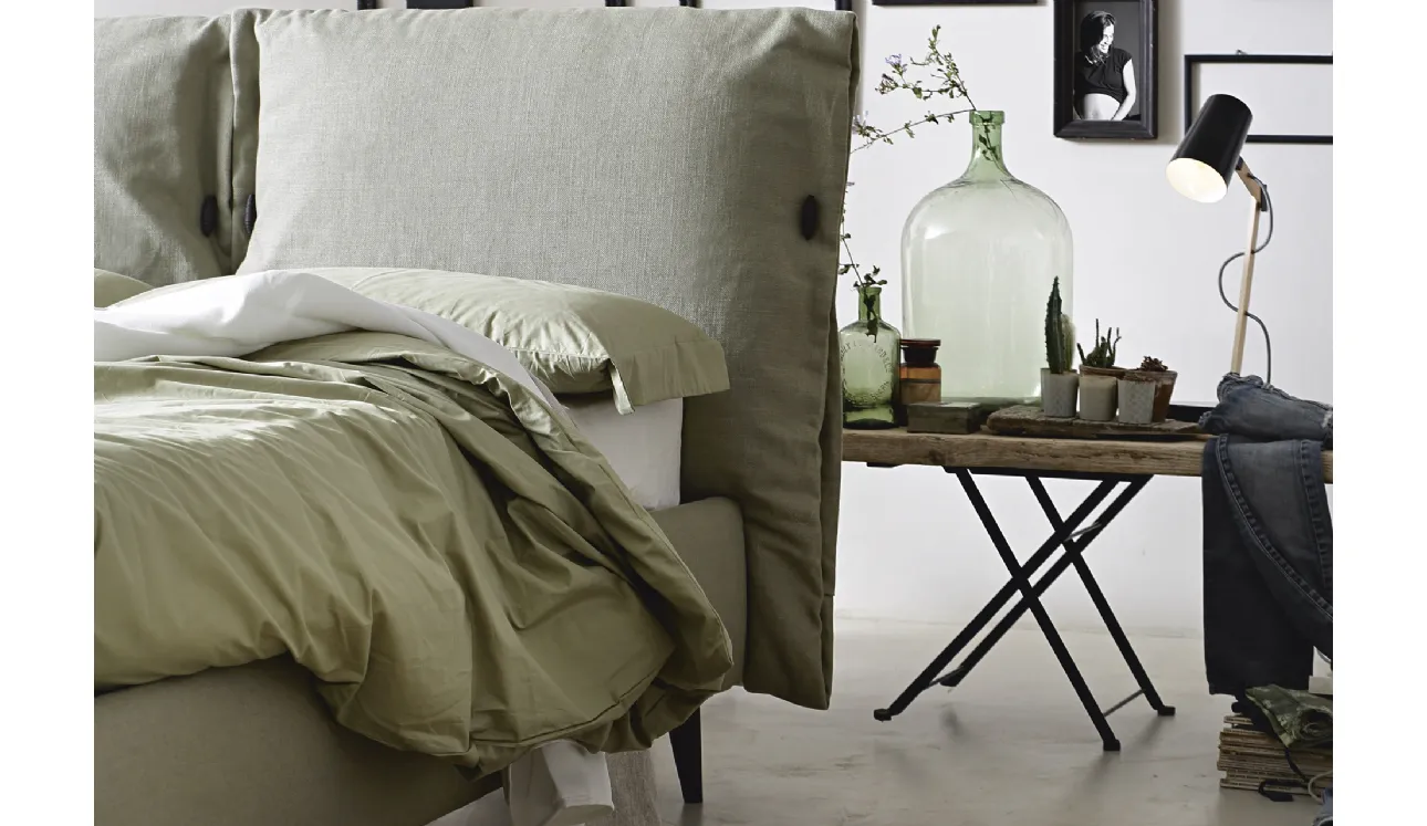 Letto moderno in tessuto Eden Advance con alamari di Noctis