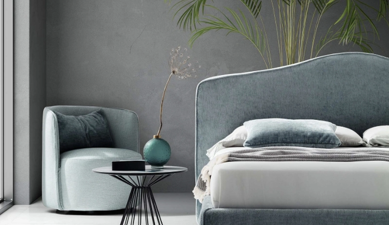 Letto in tessuto imbottito con testiera sagomata Rosa di Le Comfort