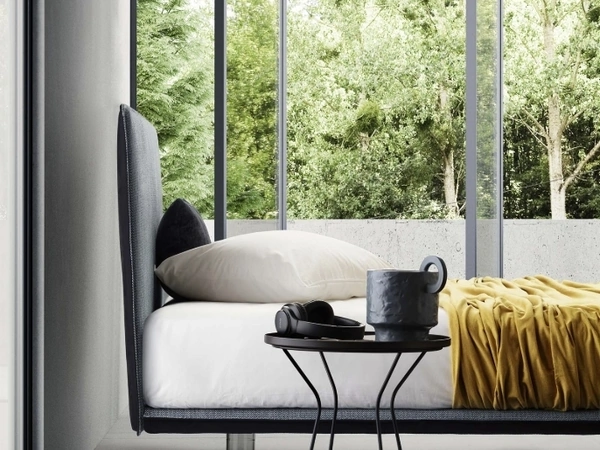 Letto Snap in tessuto con testiera di Le Comfort