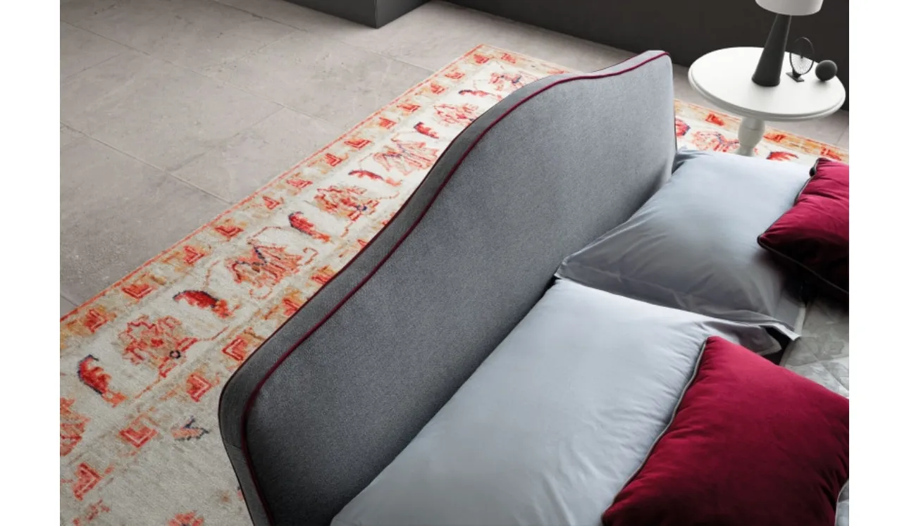 Letto in tessuto imbottito con testiera sagomata Rosa di Le Comfort