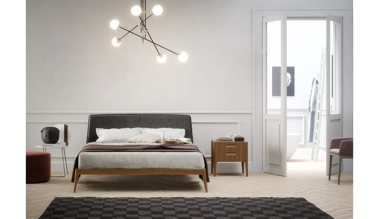Letto in legno impiallacciato con testiera rivestita in tessuto Siri di Novamobili