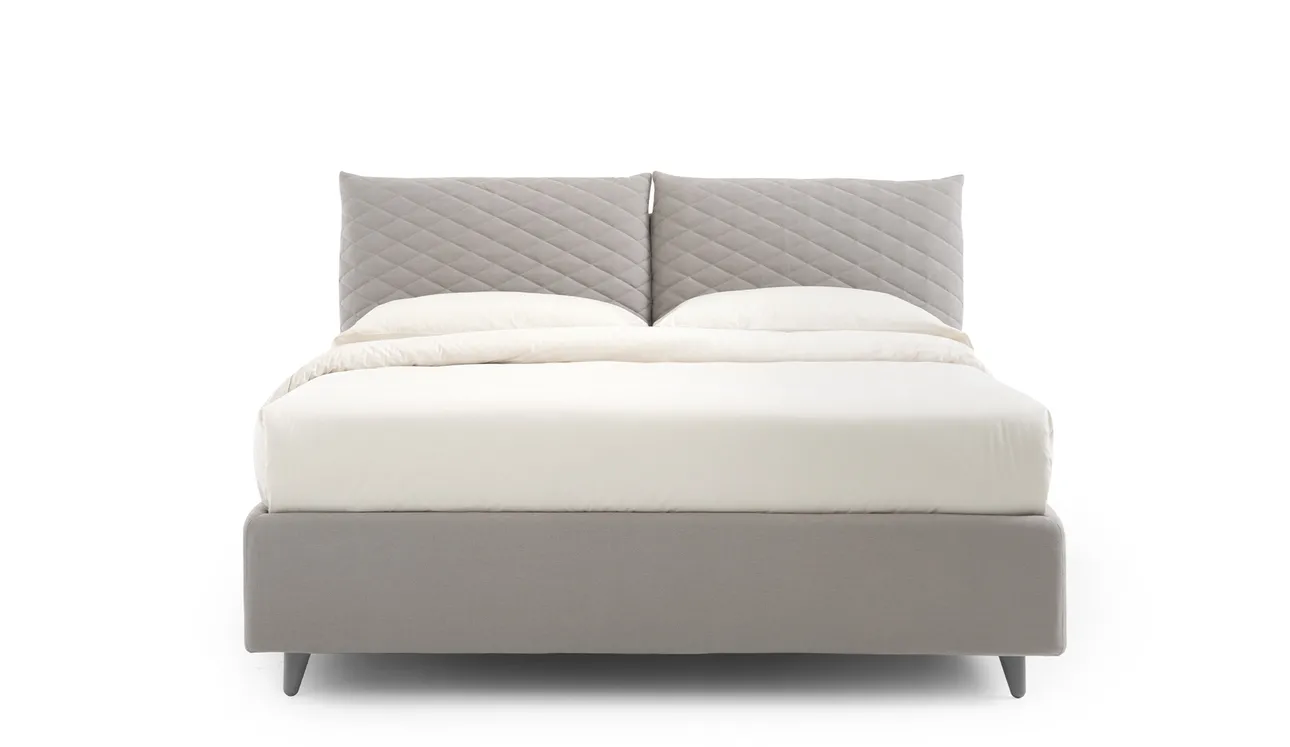 Letto con testiera trapuntata So Regular di Noctis