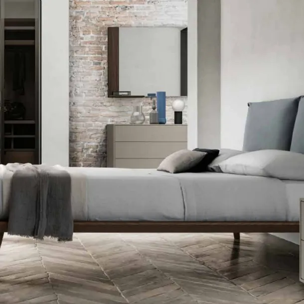Letto in legno con testiera arricchita di un’imbottitura a due cuscini Talak di SantaLucia