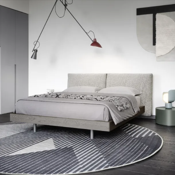 Letto con testiera in tessuto imbottito Twice di Novamobili