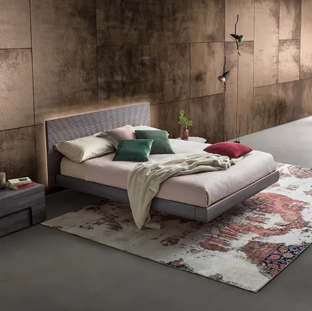Letto in massello con testiera sospesa retroilluminata Zen Elegance di Devina Nais