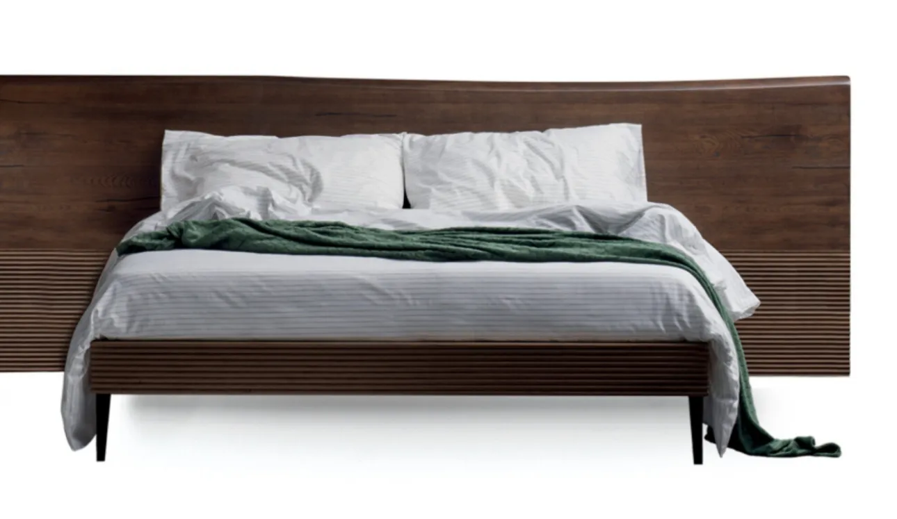 Letto Zen con testiera a terra di Devina Nais