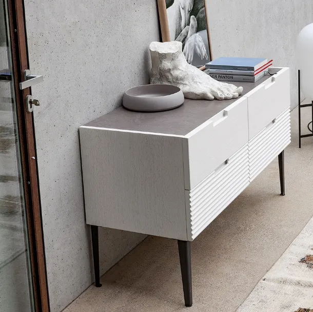 Madia Zero16 a 4 Cassetti in Rovere massello laccato Bianco di Devina Nais