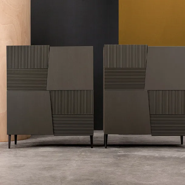 Madia Alta Zero16 in legno massello laccato di Devina Nais