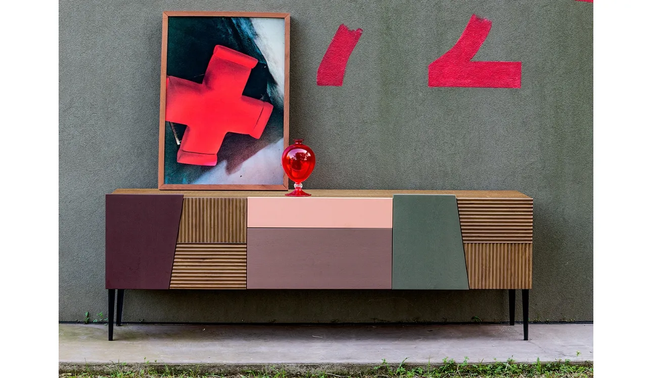 Madia Zero16 Creativa formata da pannelli in legno colorati di Devina Nais