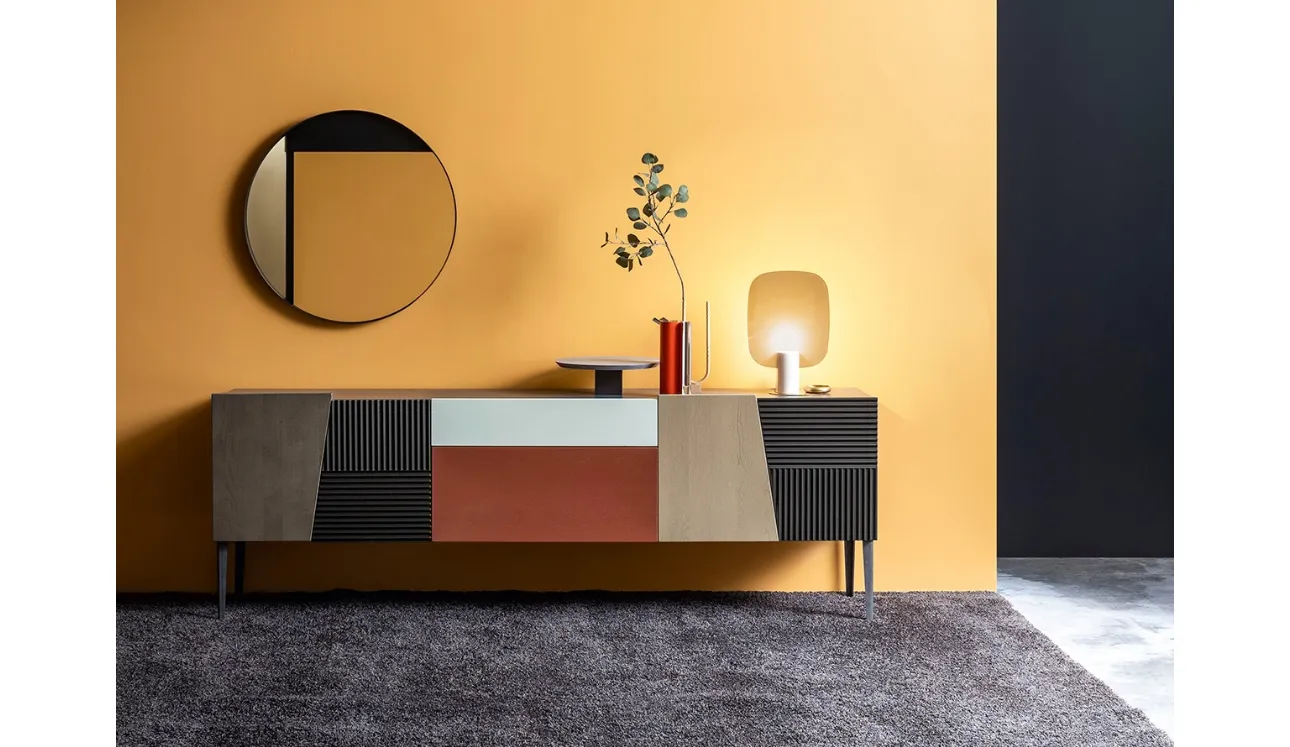 Madia Zero16 Creativa formata da pannelli in legno dai colori caldi di Devina Nais