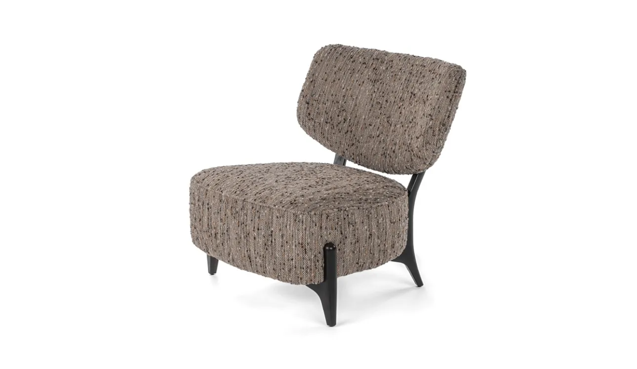 Poltroncina in tessuto con piedini in metallo Silla di Calia