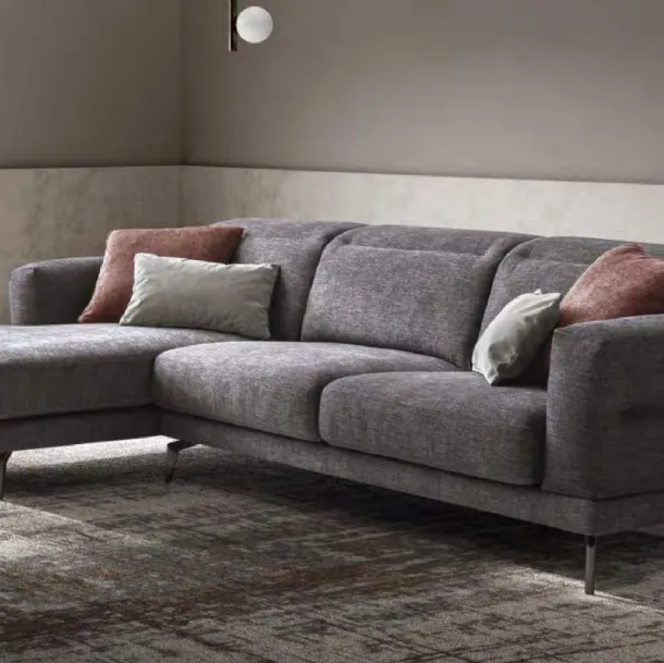 Divano lineare in tessuto Shelley Loveseat di Le Comfort