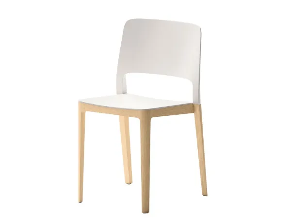 Sedia impilabile Atelier in polipropilene con struttura in legno di Veneta Cucine