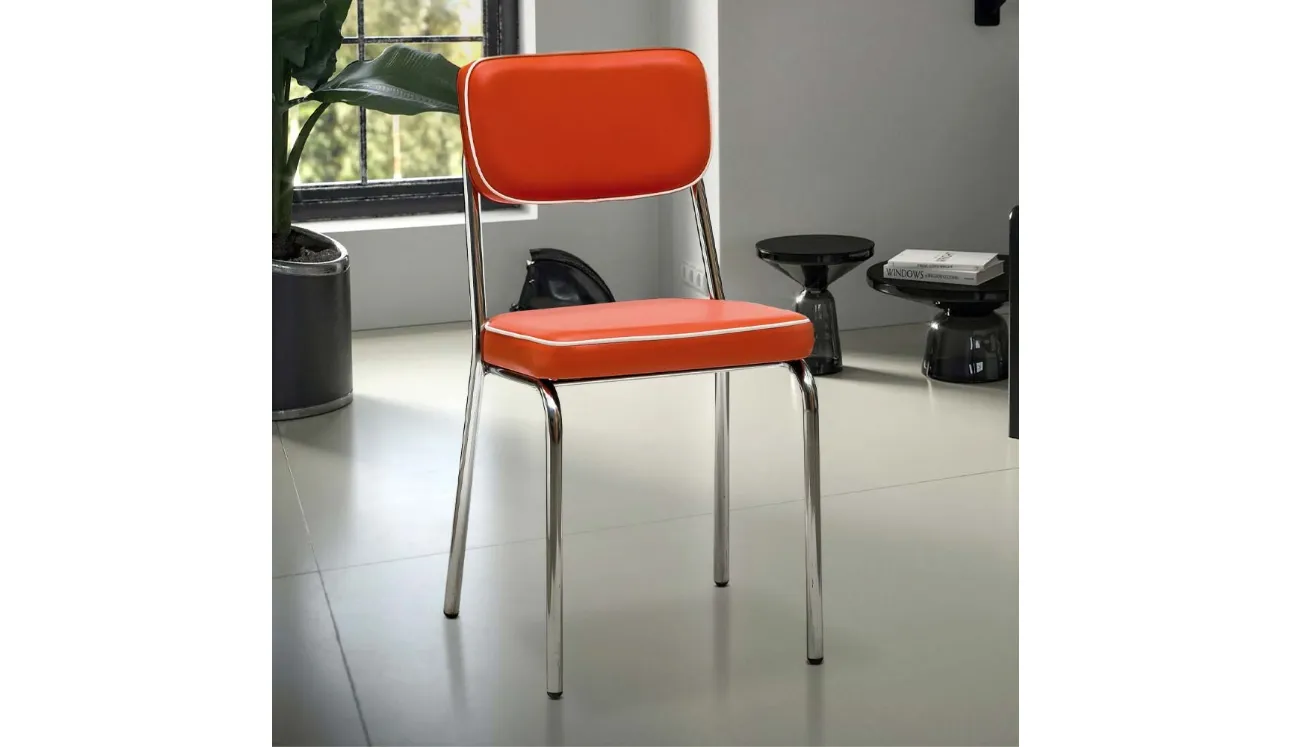 Sedia Hollywood in ecopelle imbottita con base in metallo cromato di La Seggiola