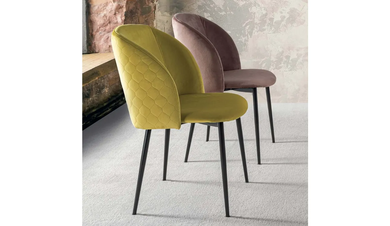 Sedia imbottita in velluto antimacchia con schienale trapuntato Pigalle Uno Custom di La Seggiola