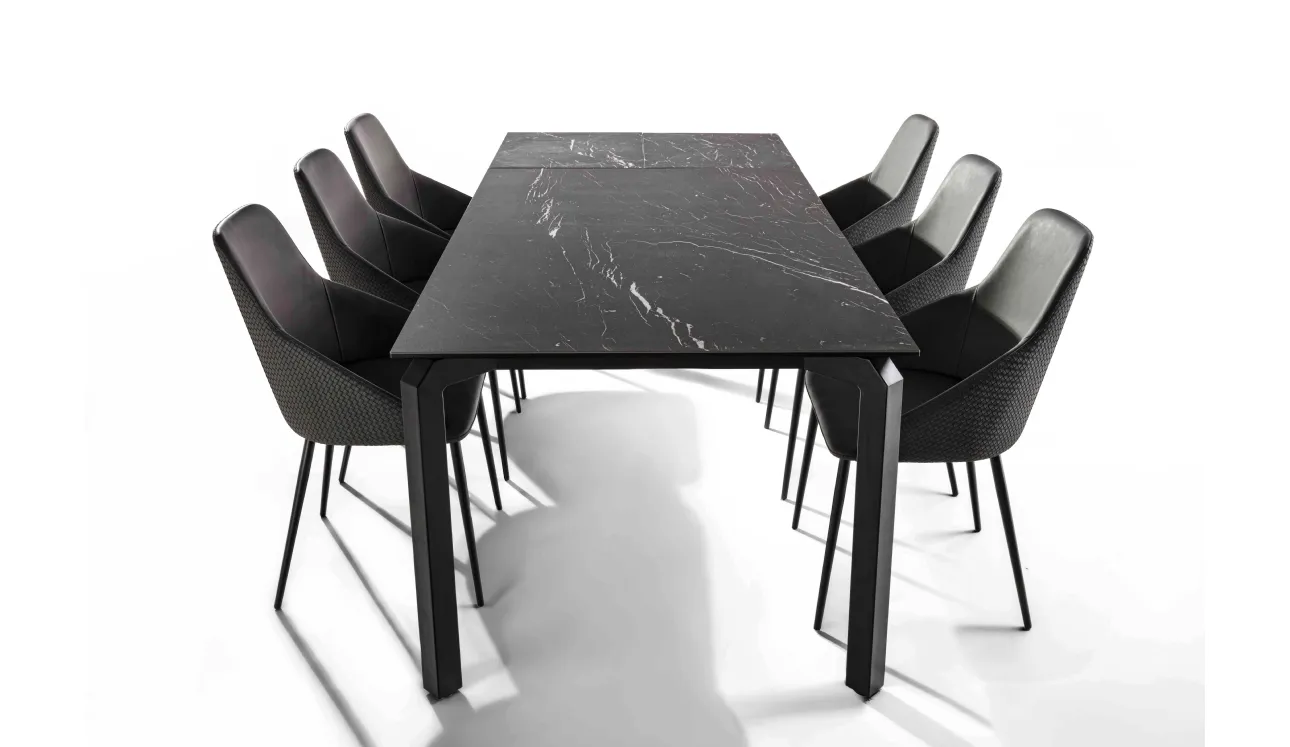 Tavolo allungabile Atlante in vetro ceramica e base in acciaio verniciato nero di La Seggiola