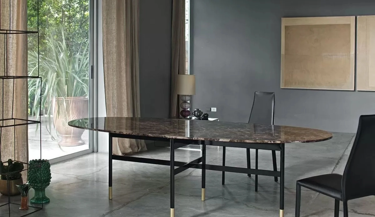 Tavolo Glamour con top in Marmo Naturale e base in acciaio laccato di Bontempi