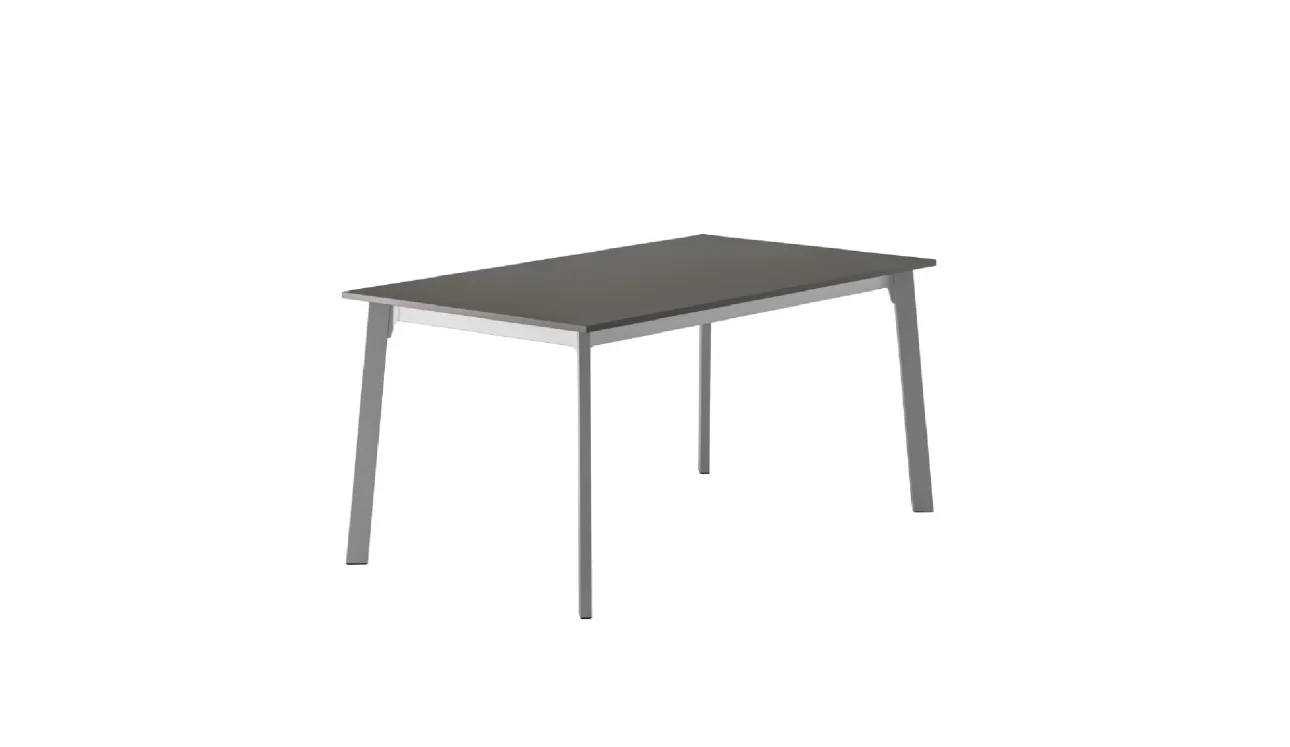 Tavolo Crono con piano in laminato e struttura in metallo di Veneta Cucine