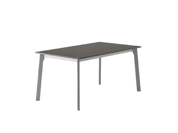 Tavolo Crono con piano in laminato e struttura in metallo di Veneta Cucine