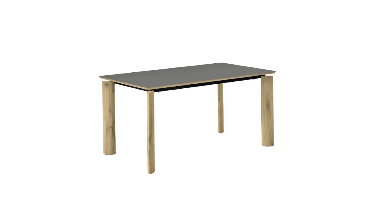 Tavolo Maè con top in laminato e struttura in massello di Veneta Cucine