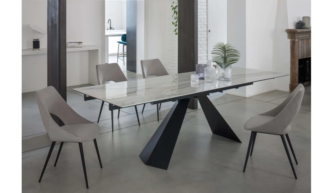 Tavolo allungabile Ragnar Ceramico Plus in vetro ceramica lucida con base in metallo verniciato nero di La Seggiola