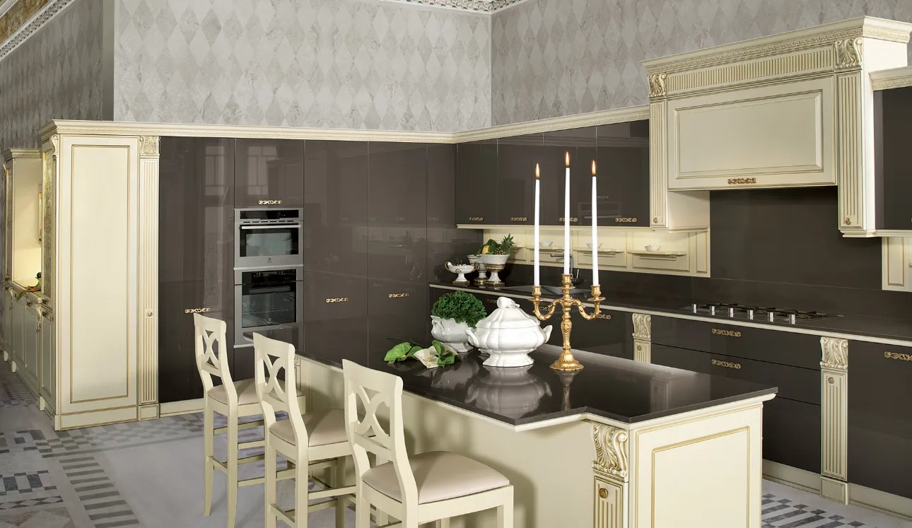 Cucina Classica con isola Mirabeau di Veneta Cucine