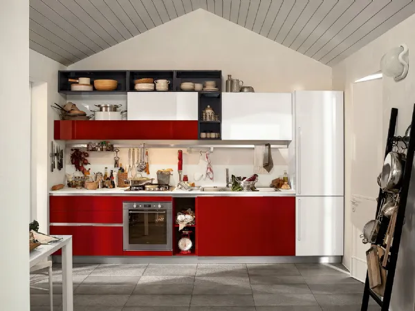 Cucina Moderna Like lineare in laccato lucido Rosso Ciliegia e Bianco Burro di Veneta Cucine