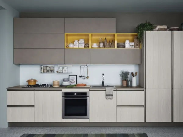Cucina Moderna lineare Start Time Presa in finitura Graffiato scuro e Play Rovere chiaro di Veneta Cucine