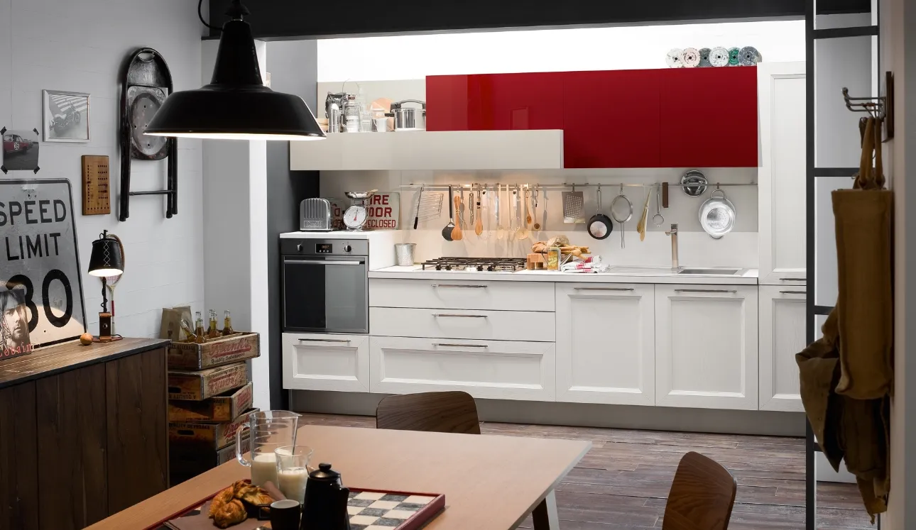 Cucina Moderna Tablet lineare in laccato opaco Bianco e laccato lucido Rosso Ciliegia di Veneta Cucine