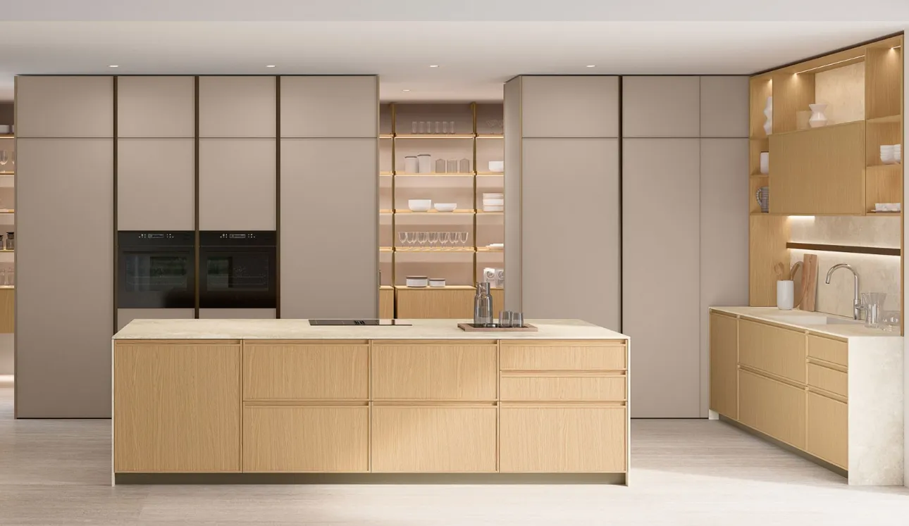 Cucina Moderna con isola Sakura 02 in Rovere e laccato Alabastro di Veneta Cucine