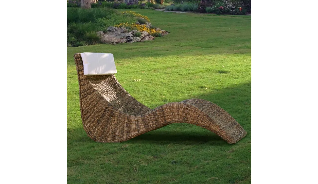 Sdraio di design Chaise Lounge finitura intreccio di Banano naturale con cuscino in tessuto di La Seggiola