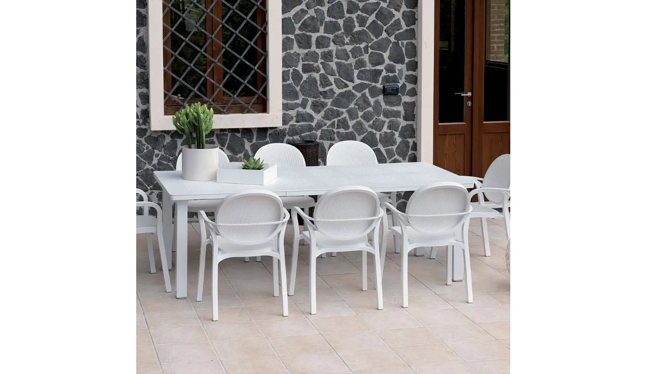 Tavolo da giardino allungabile Lepanto con top in polipropilene e base in alluminio verniciato di La Seggiola