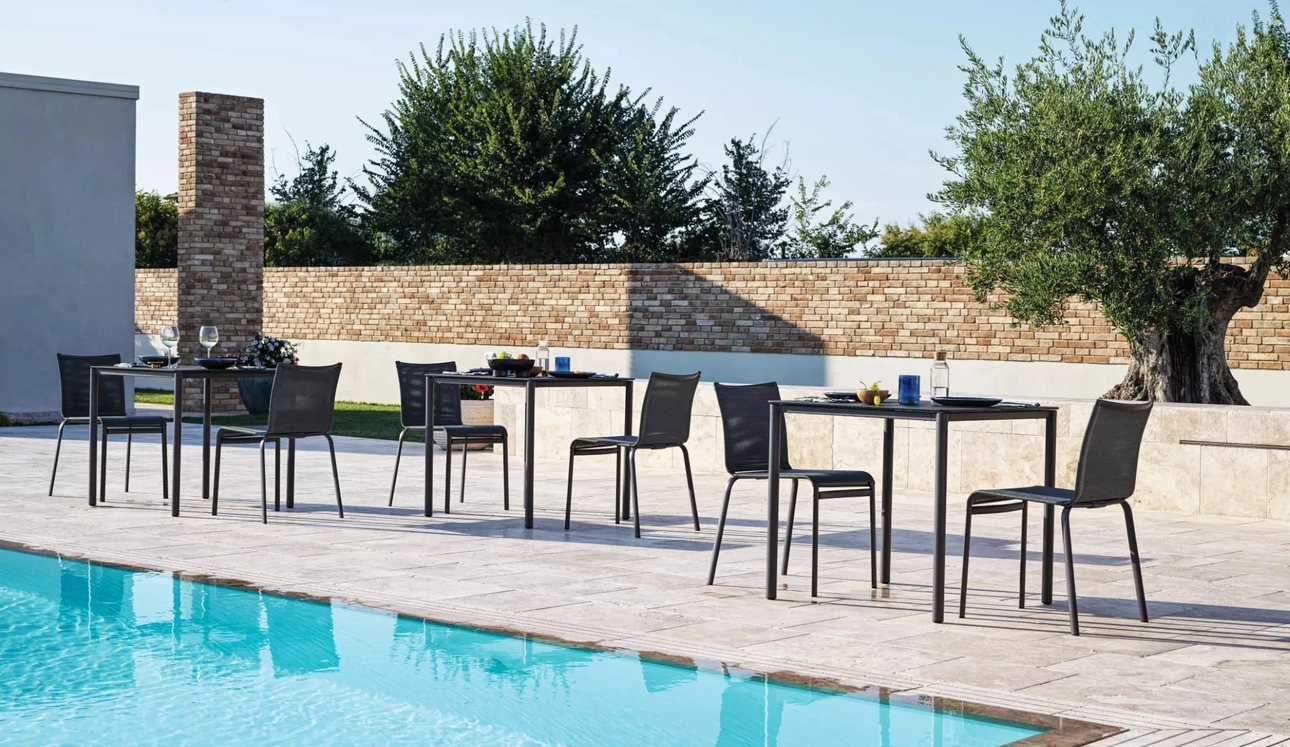 Sedia da giardino impilabile Net Outdoor con rivestimento in Texplast e struttura in acciaio laccato di Bontempi