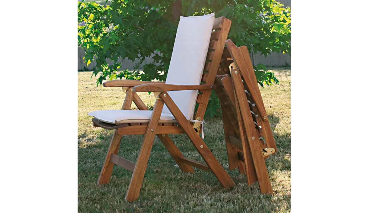 Poltrona Teak pieghevole in legno massello di teak indonesiano con finitura olio naturale di La Seggiola